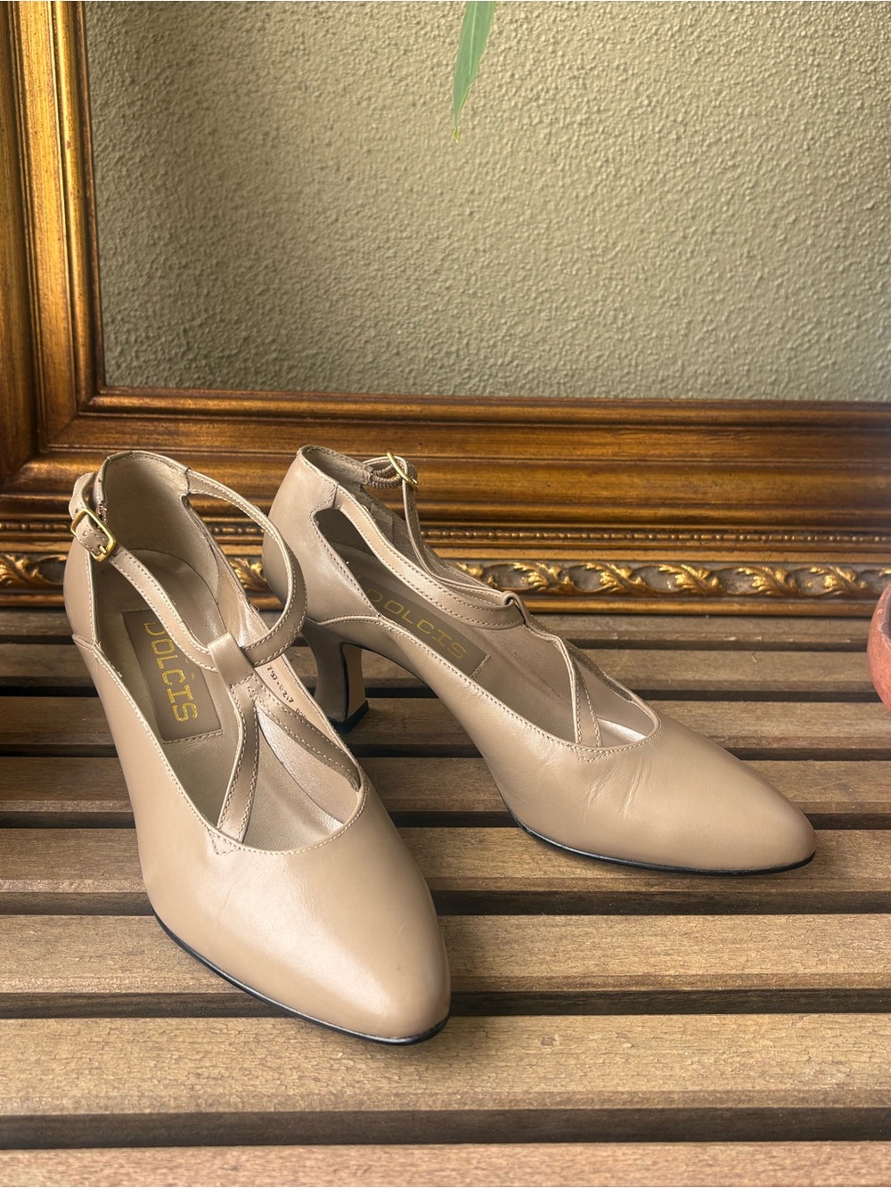 Dolcis gray T-Strap Mid Heel court Pumps leather made in Brazil 5.5m. Wendy.